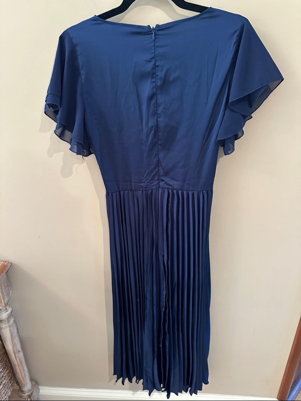 Petal & Pup Nova Flutter Sleeve Midi Dress
Navy medium - Picture 5 of 10